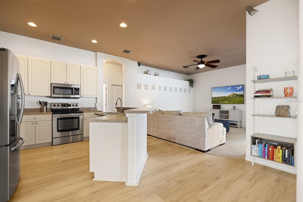 待售: $425,000 (3 贝兹, 2 浴室, 1943 平方英尺)