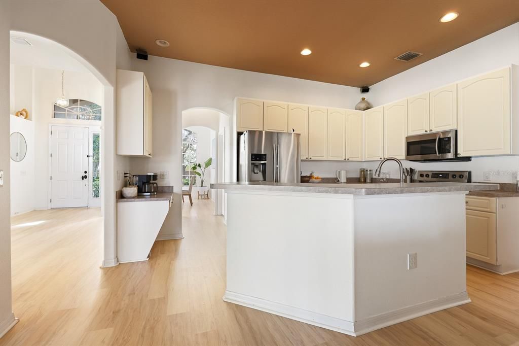 待售: $425,000 (3 贝兹, 2 浴室, 1943 平方英尺)