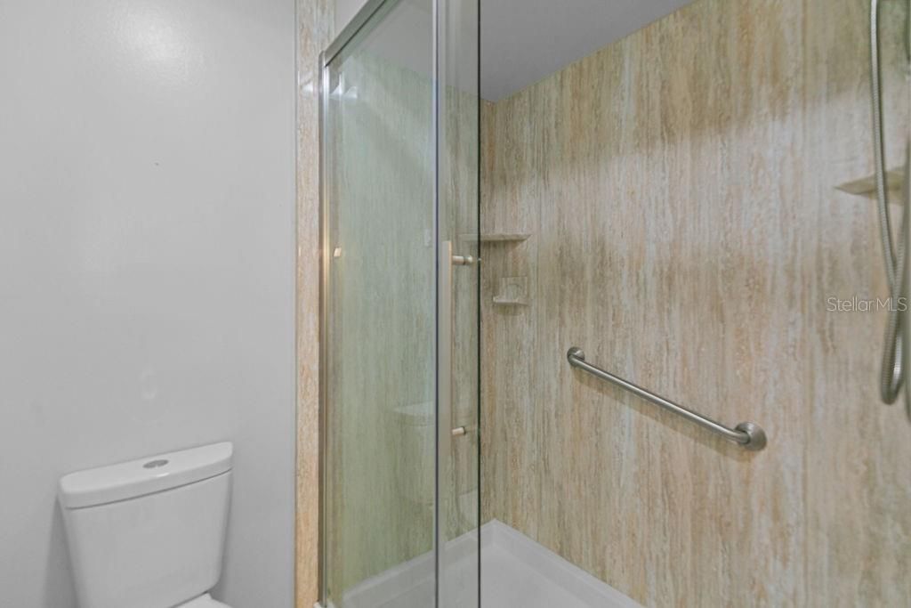 合同活跃: $279,900 (2 贝兹, 2 浴室, 1625 平方英尺)