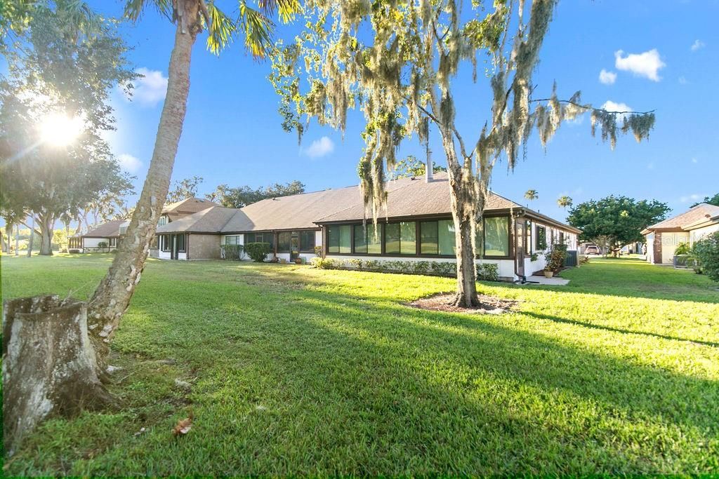 合同活跃: $279,900 (2 贝兹, 2 浴室, 1625 平方英尺)