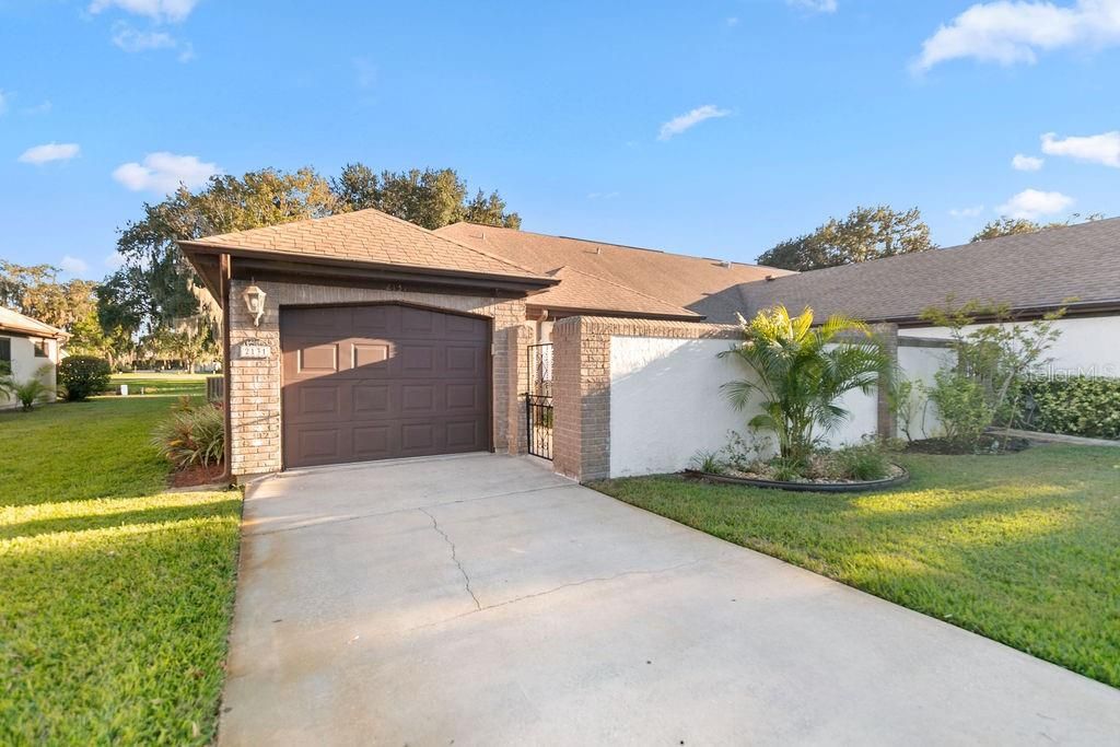 合同活跃: $279,900 (2 贝兹, 2 浴室, 1625 平方英尺)