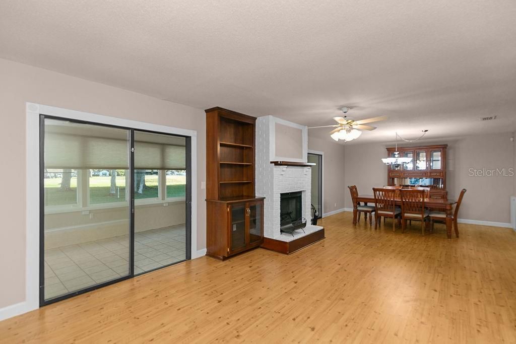 合同活跃: $279,900 (2 贝兹, 2 浴室, 1625 平方英尺)