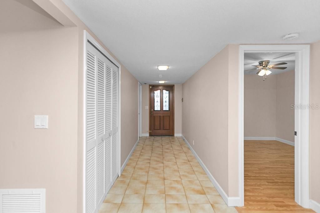 合同活跃: $279,900 (2 贝兹, 2 浴室, 1625 平方英尺)