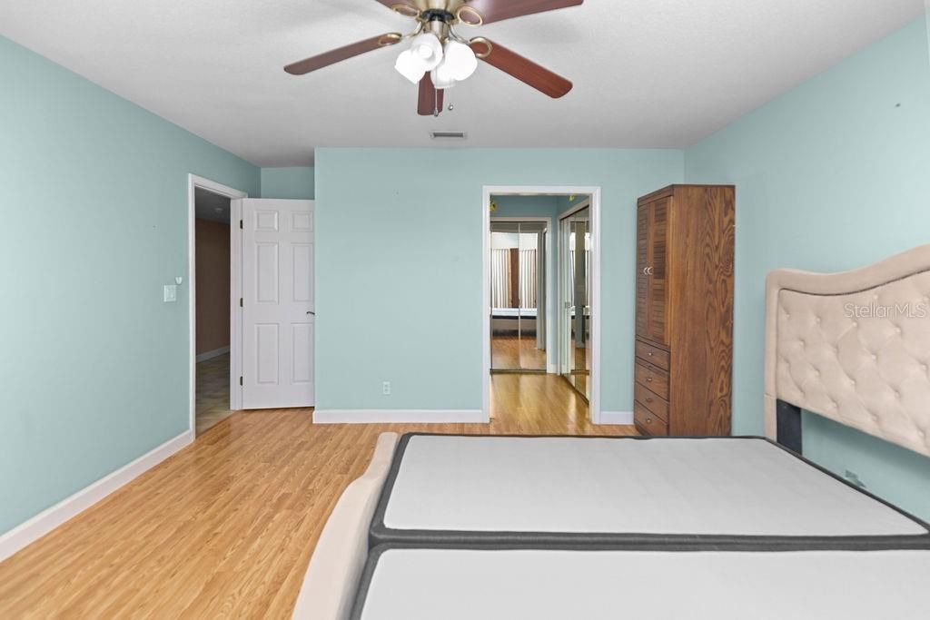 合同活跃: $279,900 (2 贝兹, 2 浴室, 1625 平方英尺)