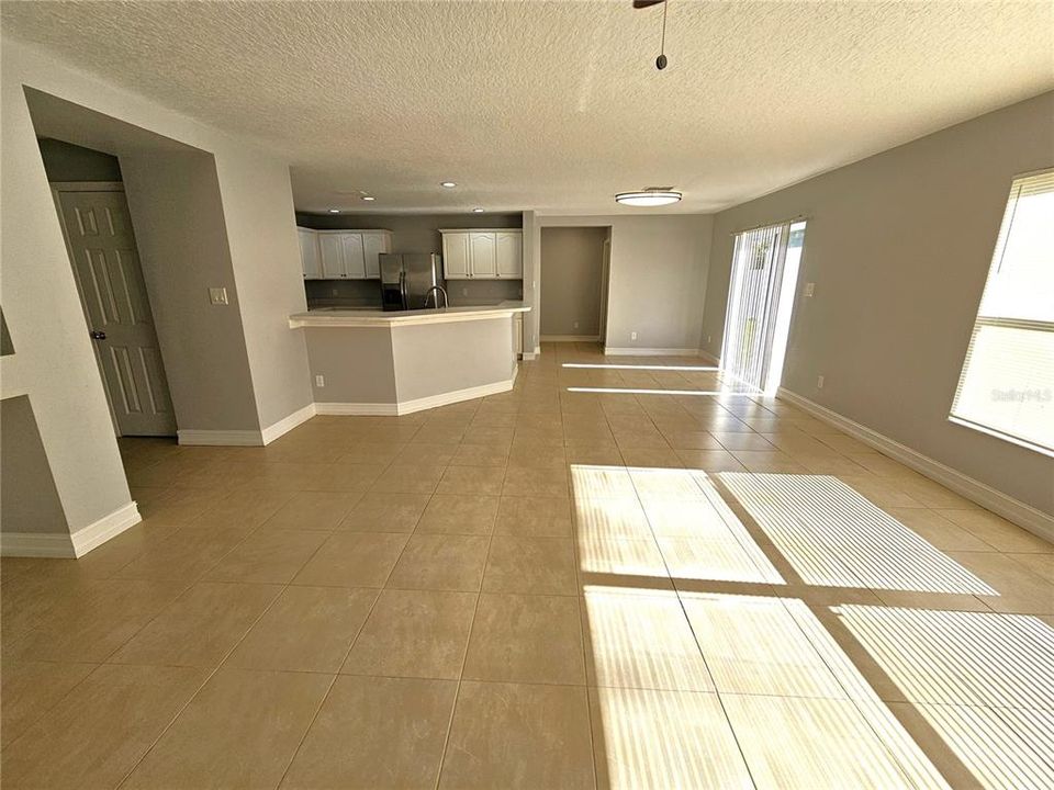 出租: $2,500 (4 贝兹, 2 浴室, 2564 平方英尺)