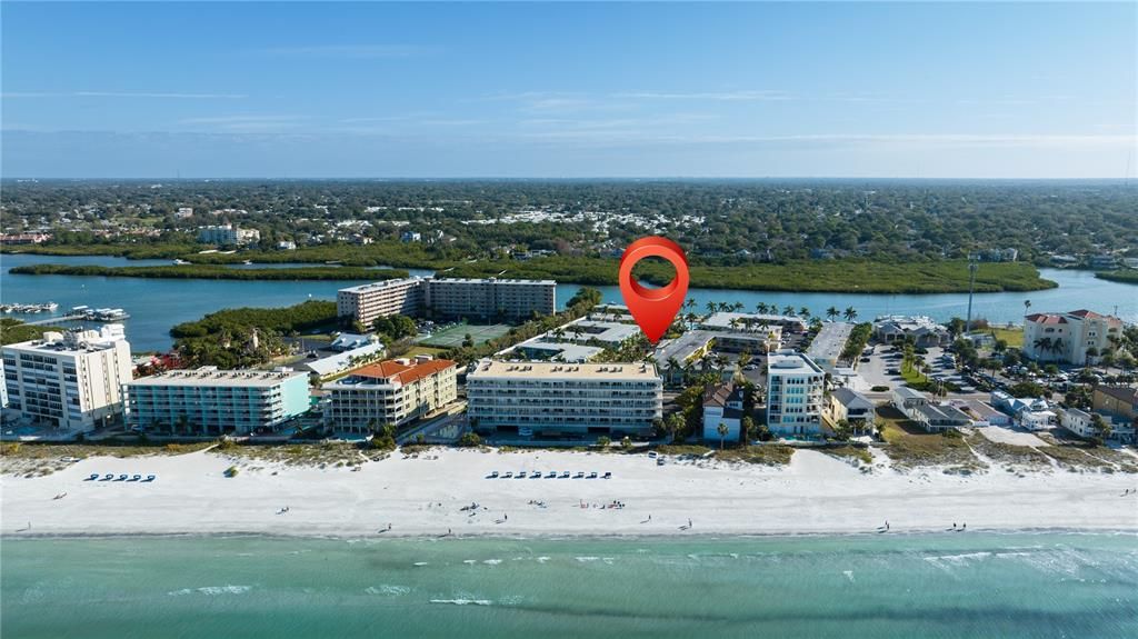 合同活跃: $410,000 (1 贝兹, 1 浴室, 735 平方英尺)