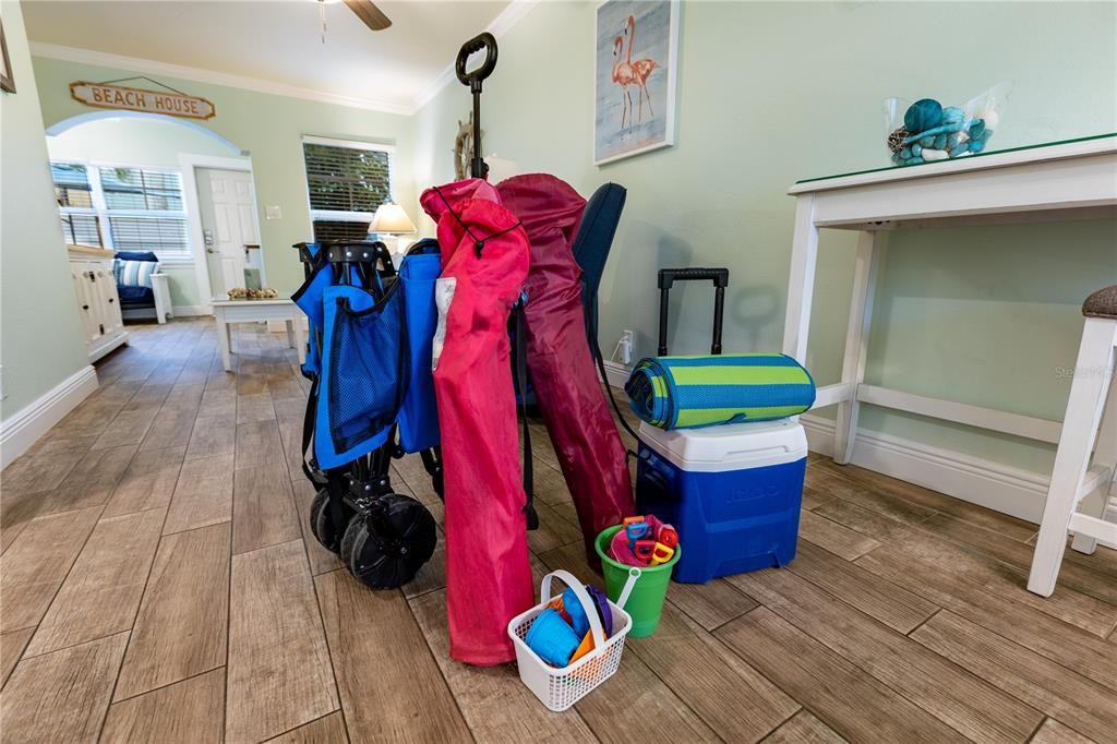 合同活跃: $410,000 (1 贝兹, 1 浴室, 735 平方英尺)