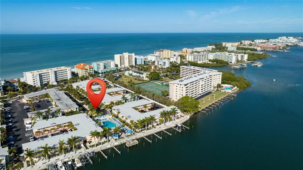 合同活跃: $410,000 (1 贝兹, 1 浴室, 735 平方英尺)