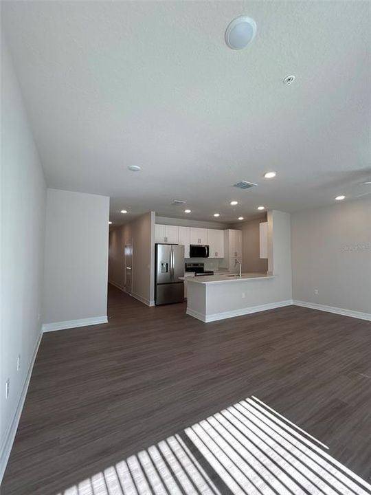 For Rent: $2,295 (3 beds, 2 baths, 1898 Square Feet)