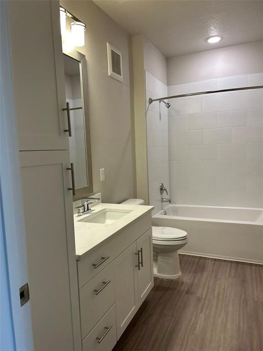 For Rent: $2,295 (3 beds, 2 baths, 1898 Square Feet)