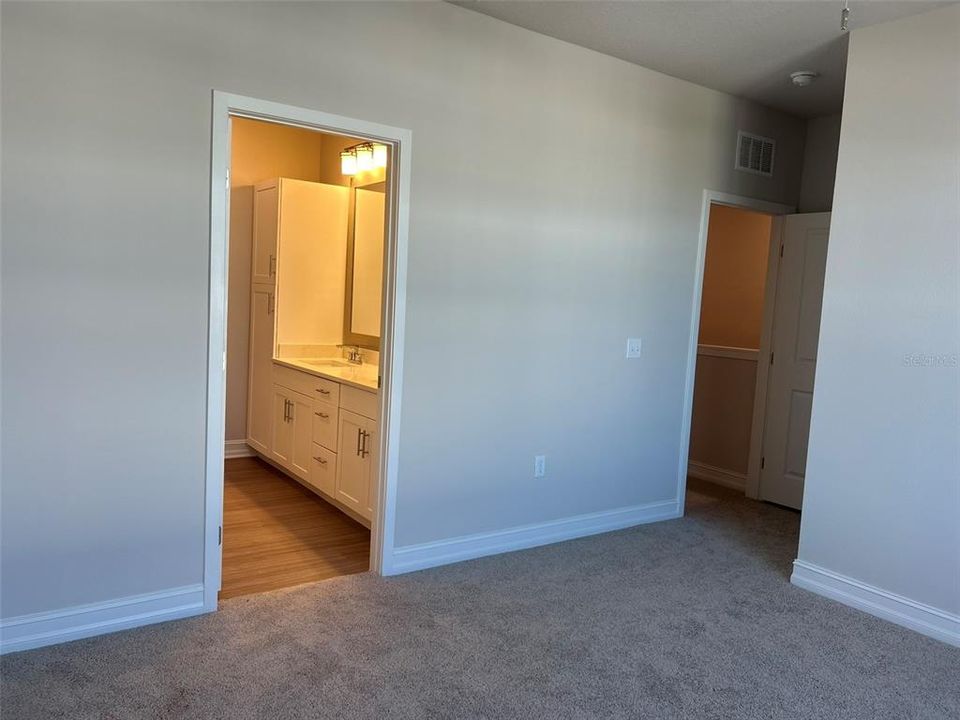 For Rent: $2,295 (3 beds, 2 baths, 1898 Square Feet)