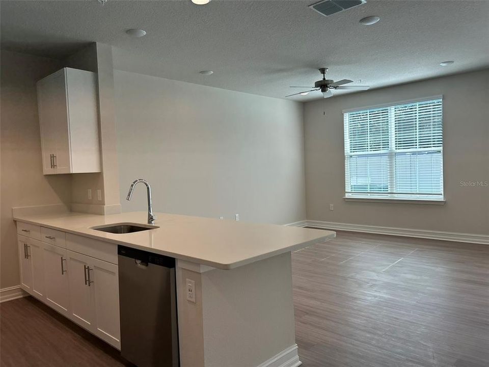 For Rent: $2,295 (3 beds, 2 baths, 1898 Square Feet)