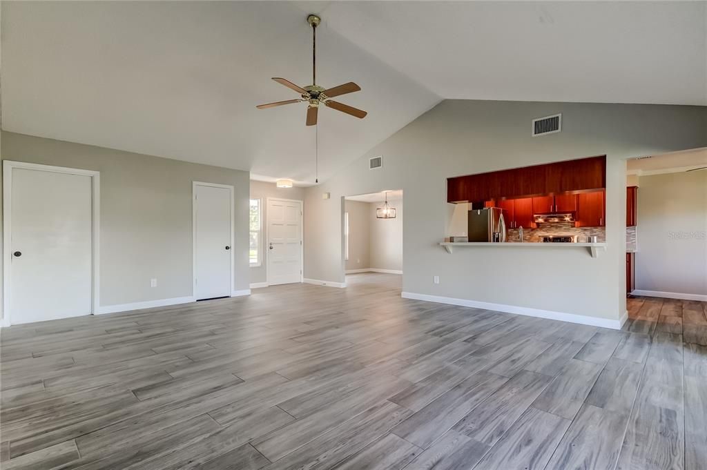 En Venta: $454,900 (3 camas, 2 baños, 1560 Pies cuadrados)