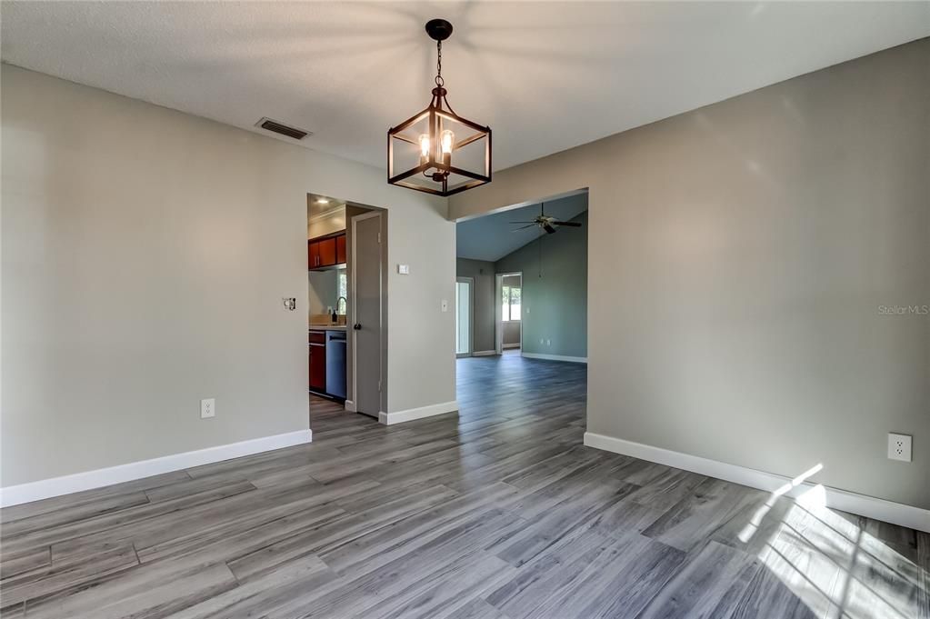 En Venta: $454,900 (3 camas, 2 baños, 1560 Pies cuadrados)