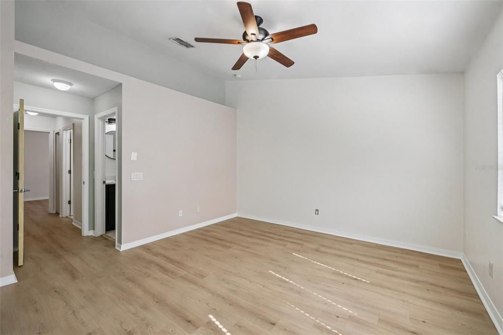 На продажу: $229,999 (2 спален, 2 ванн, 1161 Квадратных фут)