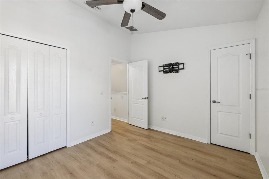 На продажу: $229,999 (2 спален, 2 ванн, 1161 Квадратных фут)