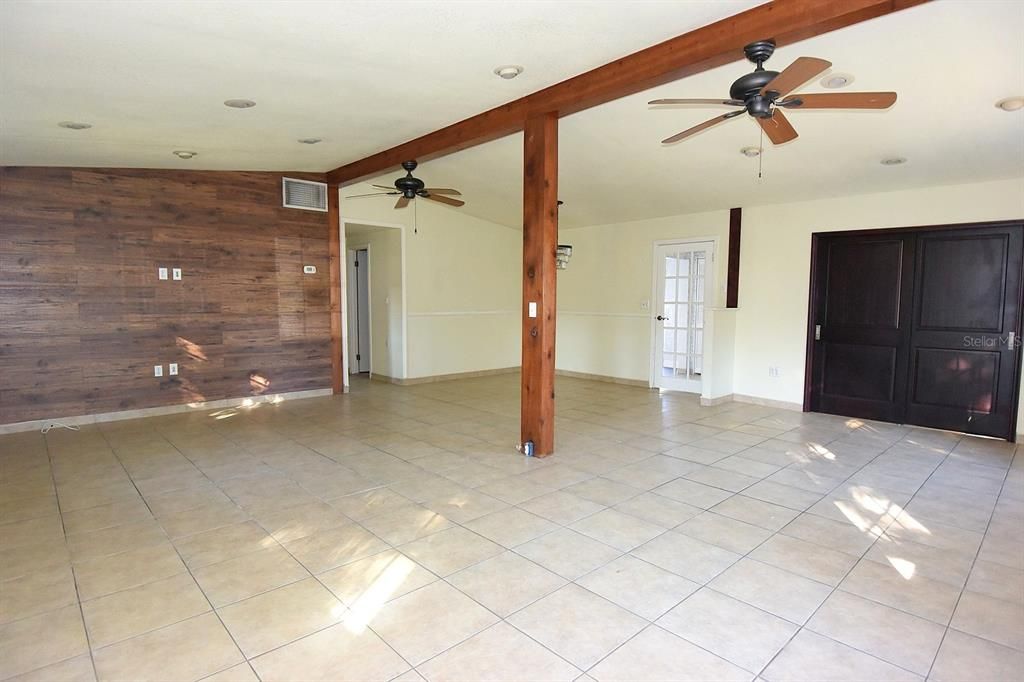 For Sale: $344,900 (2 beds, 2 baths, 1526 Square Feet)