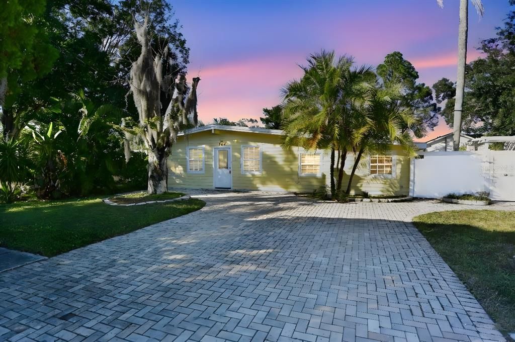 For Sale: $344,900 (2 beds, 2 baths, 1526 Square Feet)