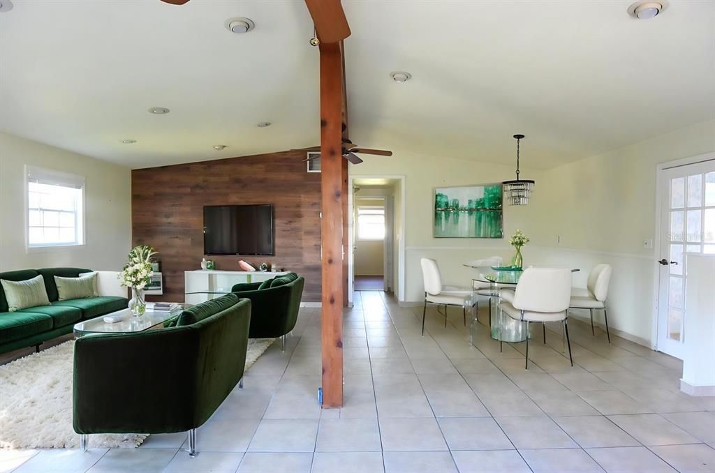 For Sale: $344,900 (2 beds, 2 baths, 1526 Square Feet)