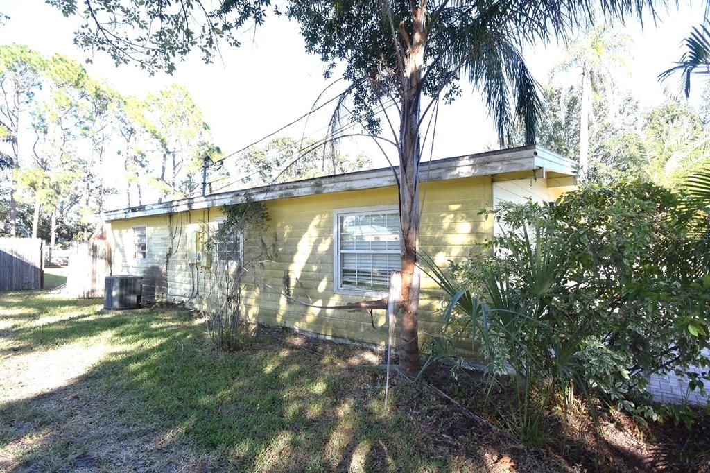 For Sale: $344,900 (2 beds, 2 baths, 1526 Square Feet)