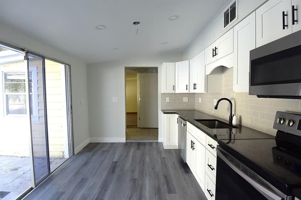 For Sale: $344,900 (2 beds, 2 baths, 1526 Square Feet)