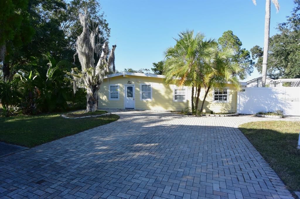 For Sale: $344,900 (2 beds, 2 baths, 1526 Square Feet)