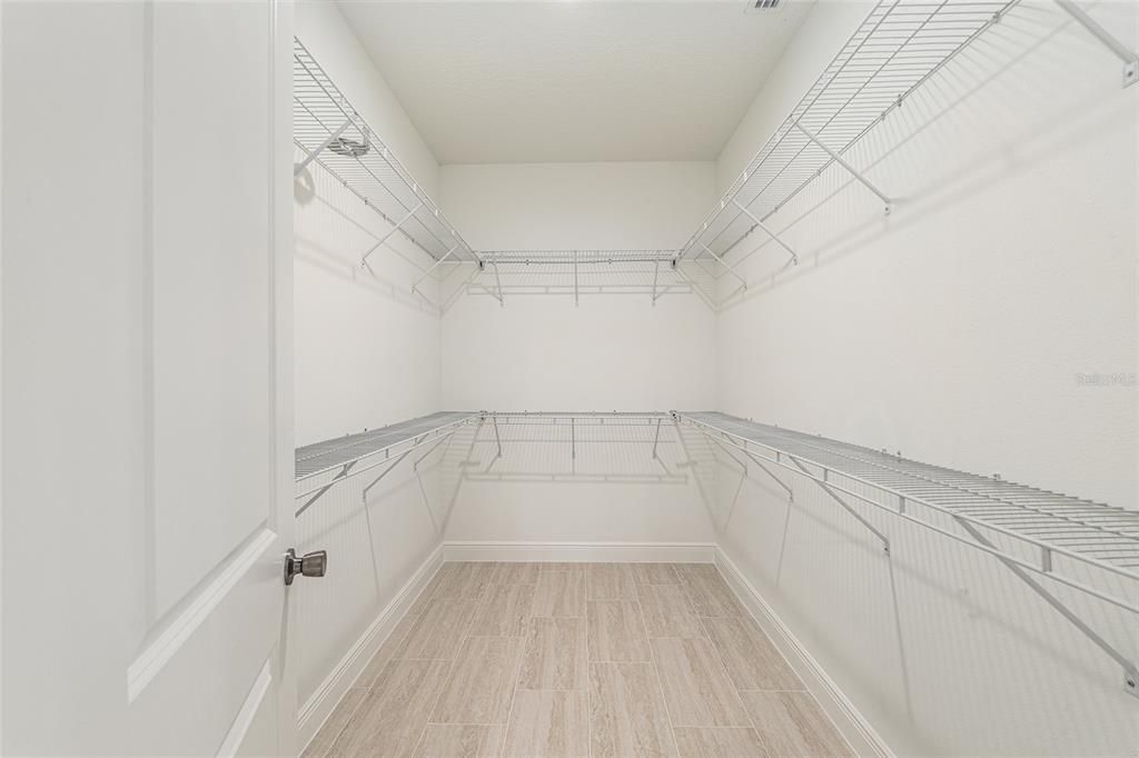 待售: $335,000 (4 贝兹, 3 浴室, 2057 平方英尺)