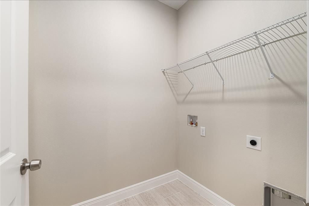 待售: $335,000 (4 贝兹, 3 浴室, 2057 平方英尺)