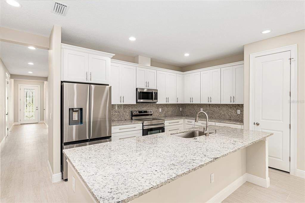 待售: $335,000 (4 贝兹, 3 浴室, 2057 平方英尺)