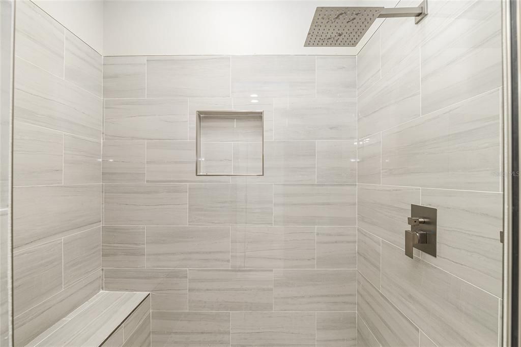 待售: $335,000 (4 贝兹, 3 浴室, 2057 平方英尺)