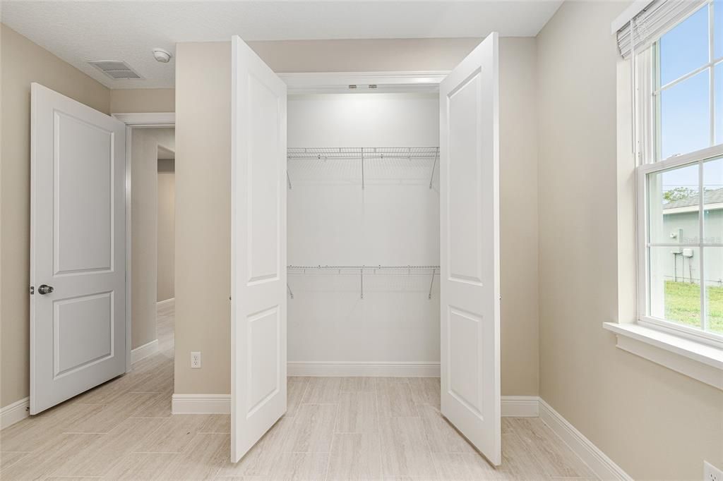 待售: $335,000 (4 贝兹, 3 浴室, 2057 平方英尺)