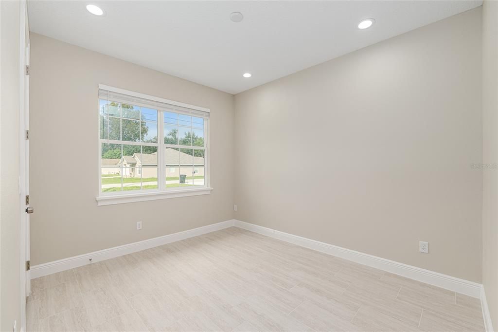 待售: $335,000 (4 贝兹, 3 浴室, 2057 平方英尺)