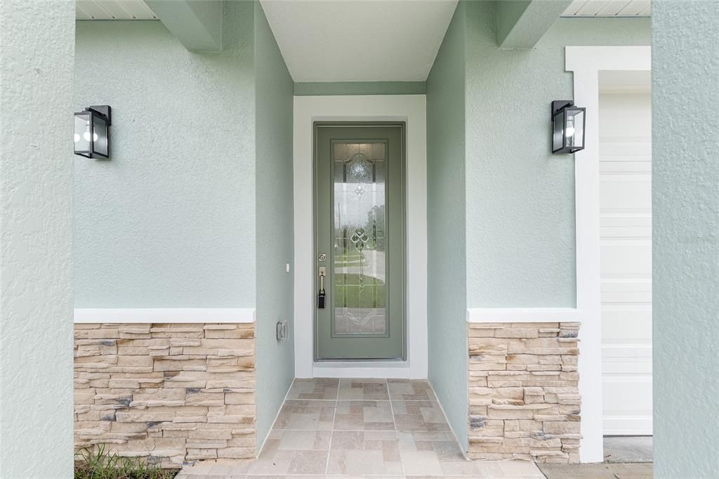 待售: $335,000 (4 贝兹, 3 浴室, 2057 平方英尺)