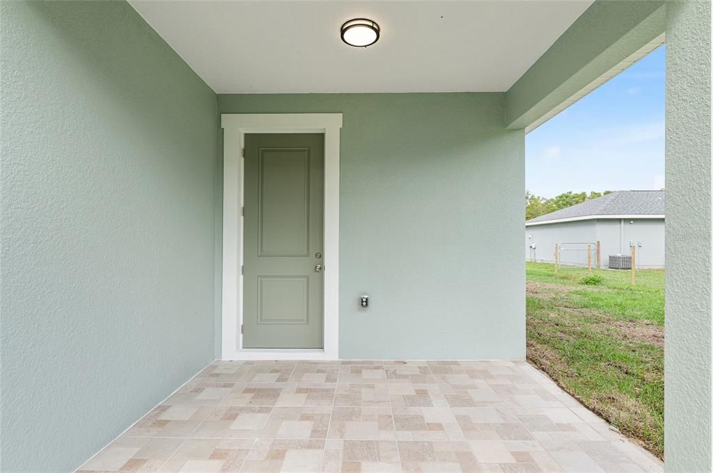 待售: $335,000 (4 贝兹, 3 浴室, 2057 平方英尺)