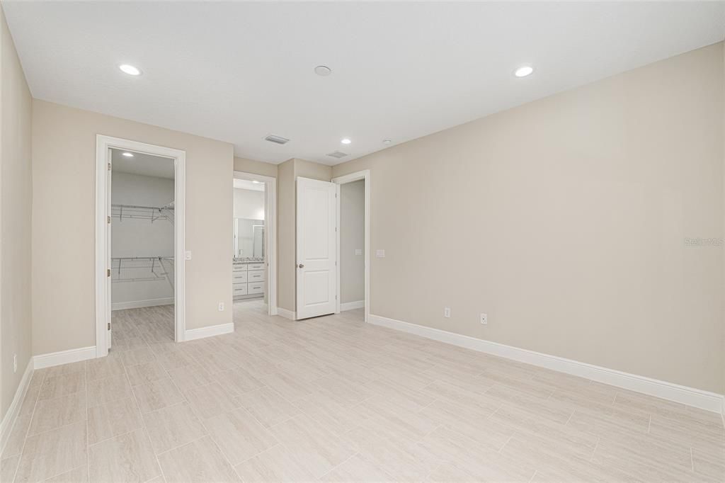 待售: $335,000 (4 贝兹, 3 浴室, 2057 平方英尺)