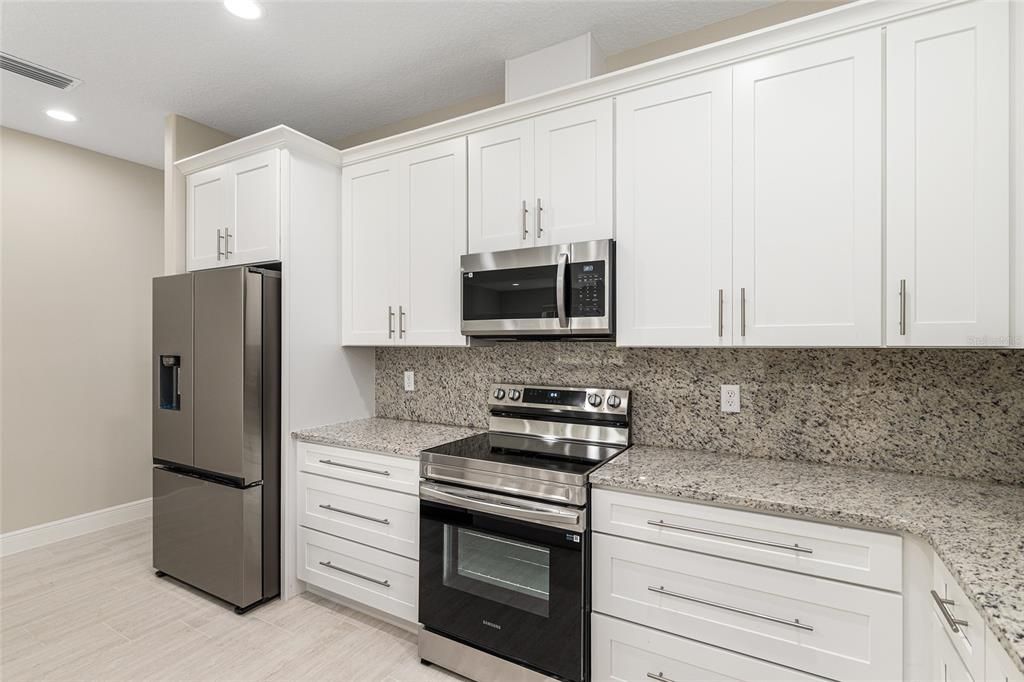 待售: $335,000 (4 贝兹, 3 浴室, 2057 平方英尺)