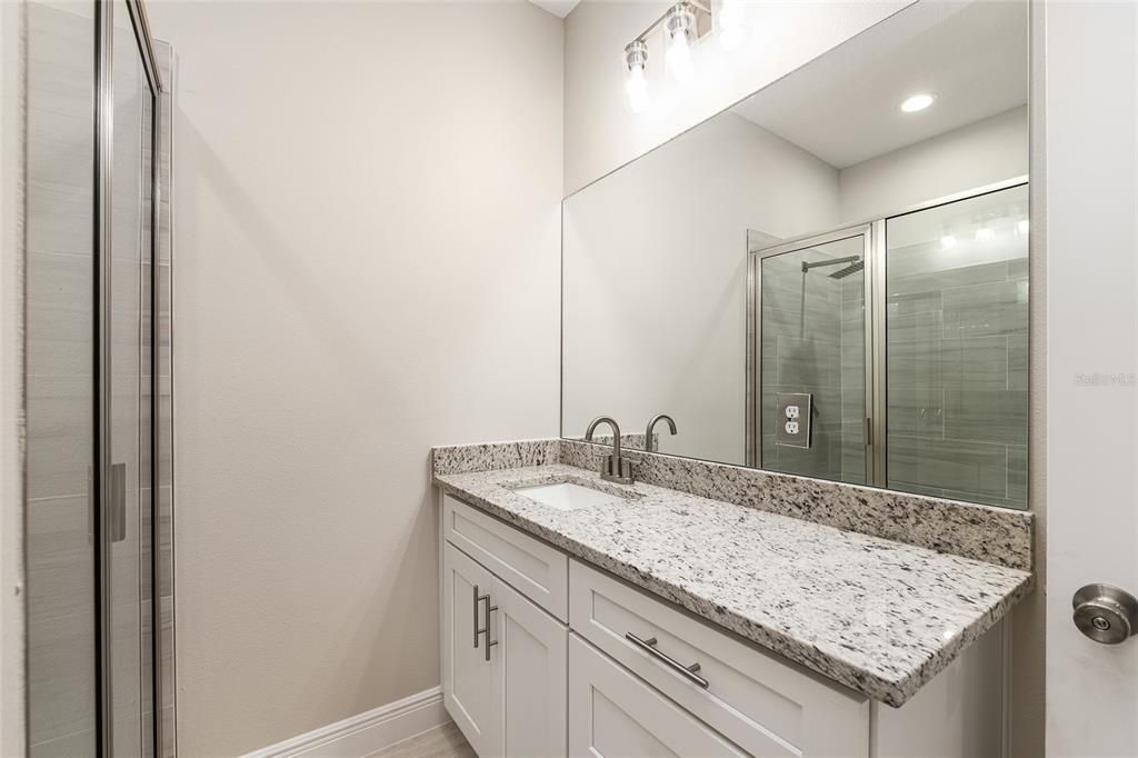 待售: $335,000 (4 贝兹, 3 浴室, 2057 平方英尺)