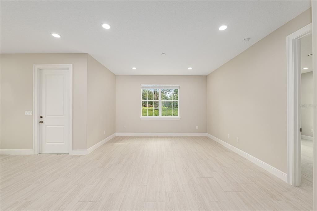 待售: $335,000 (4 贝兹, 3 浴室, 2057 平方英尺)