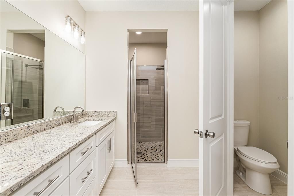 待售: $335,000 (4 贝兹, 3 浴室, 2057 平方英尺)