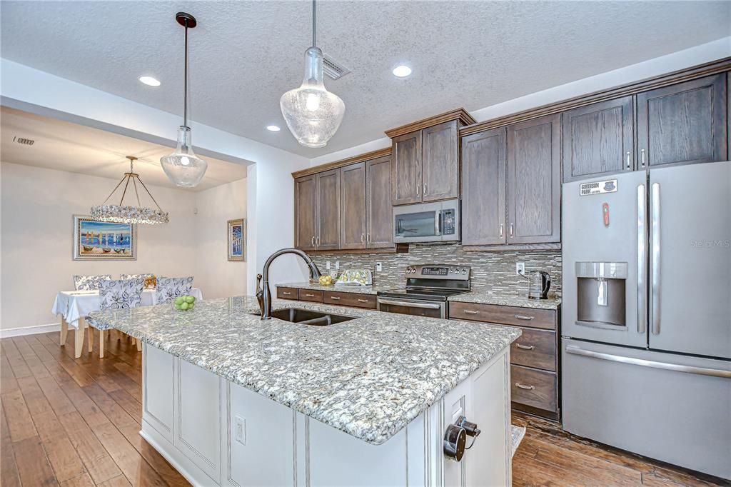 合同活跃: $505,000 (3 贝兹, 2 浴室, 2053 平方英尺)