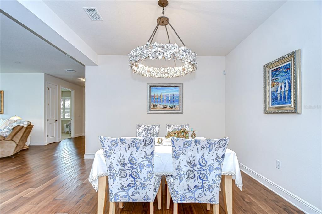 合同活跃: $505,000 (3 贝兹, 2 浴室, 2053 平方英尺)