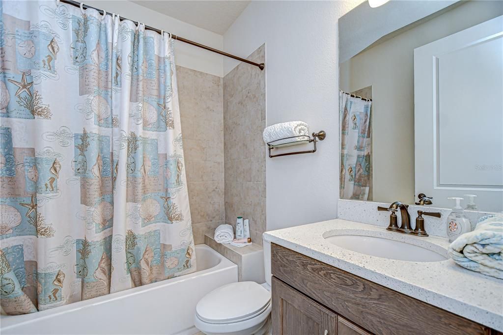 合同活跃: $505,000 (3 贝兹, 2 浴室, 2053 平方英尺)