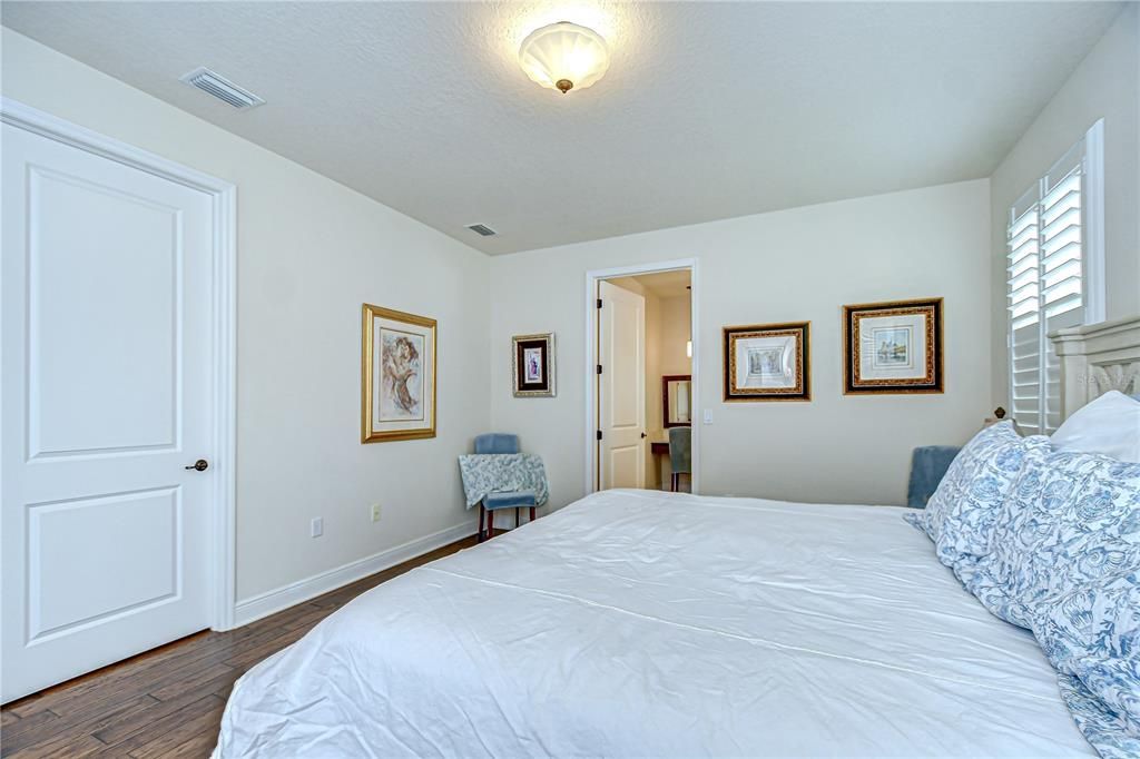 合同活跃: $505,000 (3 贝兹, 2 浴室, 2053 平方英尺)