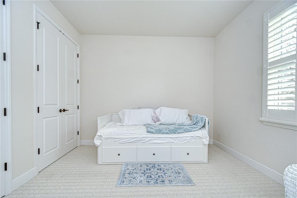 合同活跃: $505,000 (3 贝兹, 2 浴室, 2053 平方英尺)