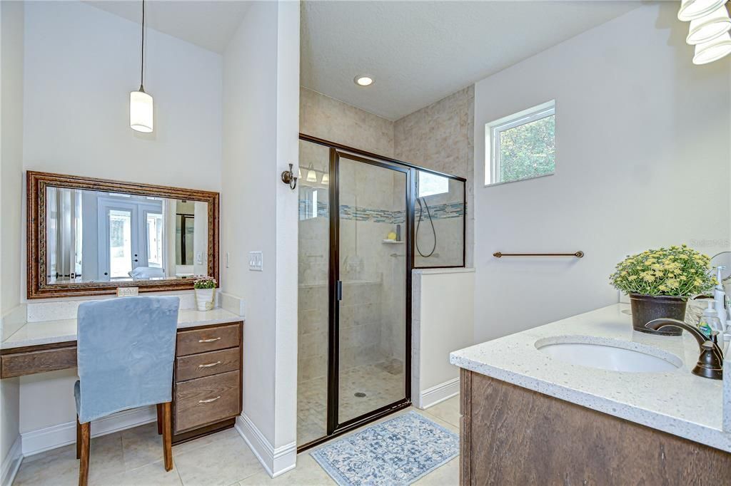 合同活跃: $505,000 (3 贝兹, 2 浴室, 2053 平方英尺)