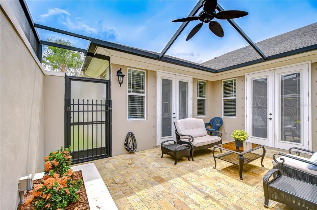 合同活跃: $505,000 (3 贝兹, 2 浴室, 2053 平方英尺)