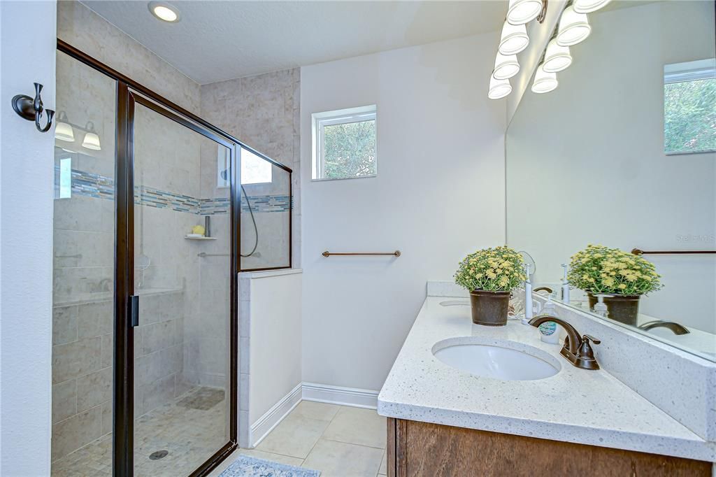 合同活跃: $505,000 (3 贝兹, 2 浴室, 2053 平方英尺)