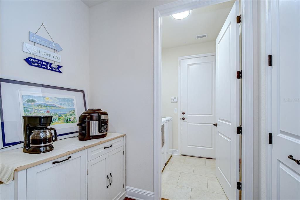 合同活跃: $505,000 (3 贝兹, 2 浴室, 2053 平方英尺)