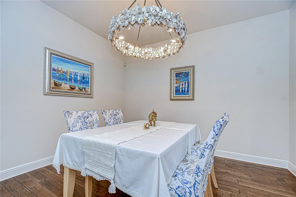 合同活跃: $505,000 (3 贝兹, 2 浴室, 2053 平方英尺)