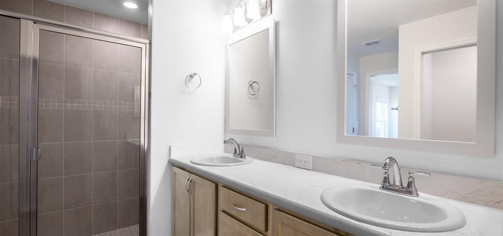 En Venta: $361,780 (3 camas, 2 baños, 1545 Pies cuadrados)